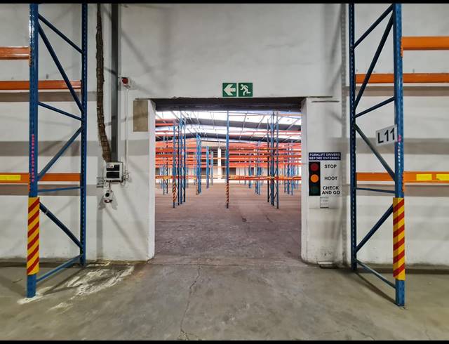 5,500M² WAREHOUSE TO LET IN WADEVILLE